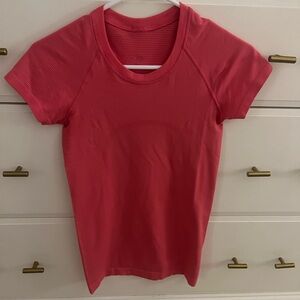 NWOT Lululemon swiftly tech short sleeve
